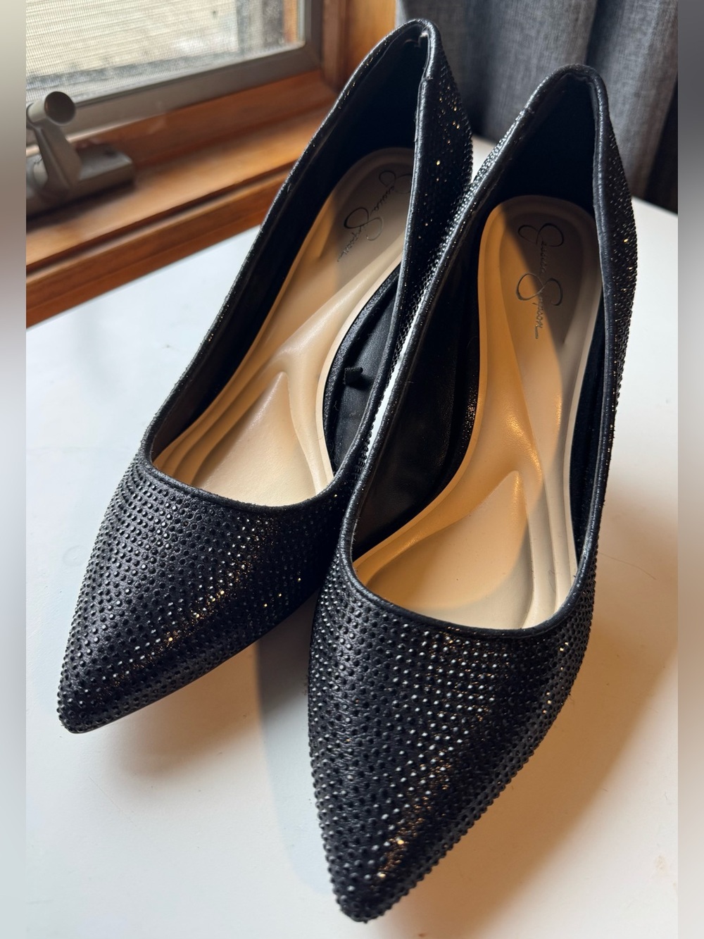 Black Embellished Pointed-Toe Women's heels  size 8